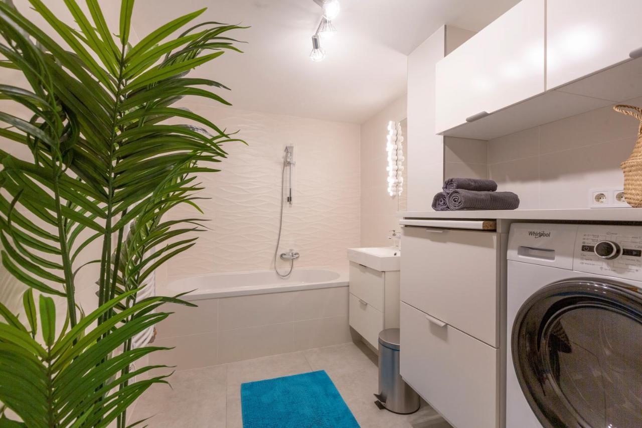 Unique Central 3 Floor Home With 4Bdrm, 3Bthrm Budapest Bagian luar foto