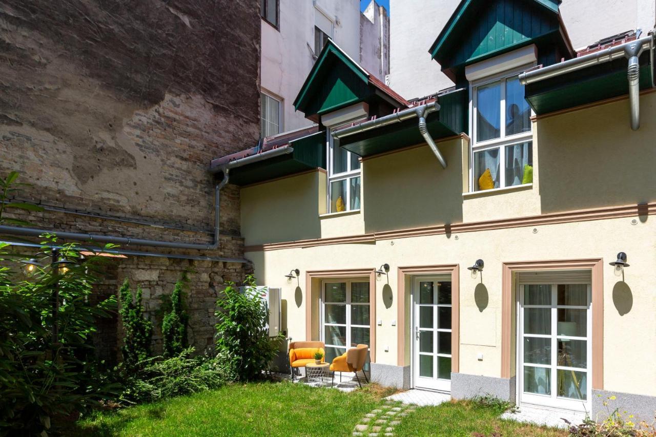 Unique Central 3 Floor Home With 4Bdrm, 3Bthrm Budapest Bagian luar foto