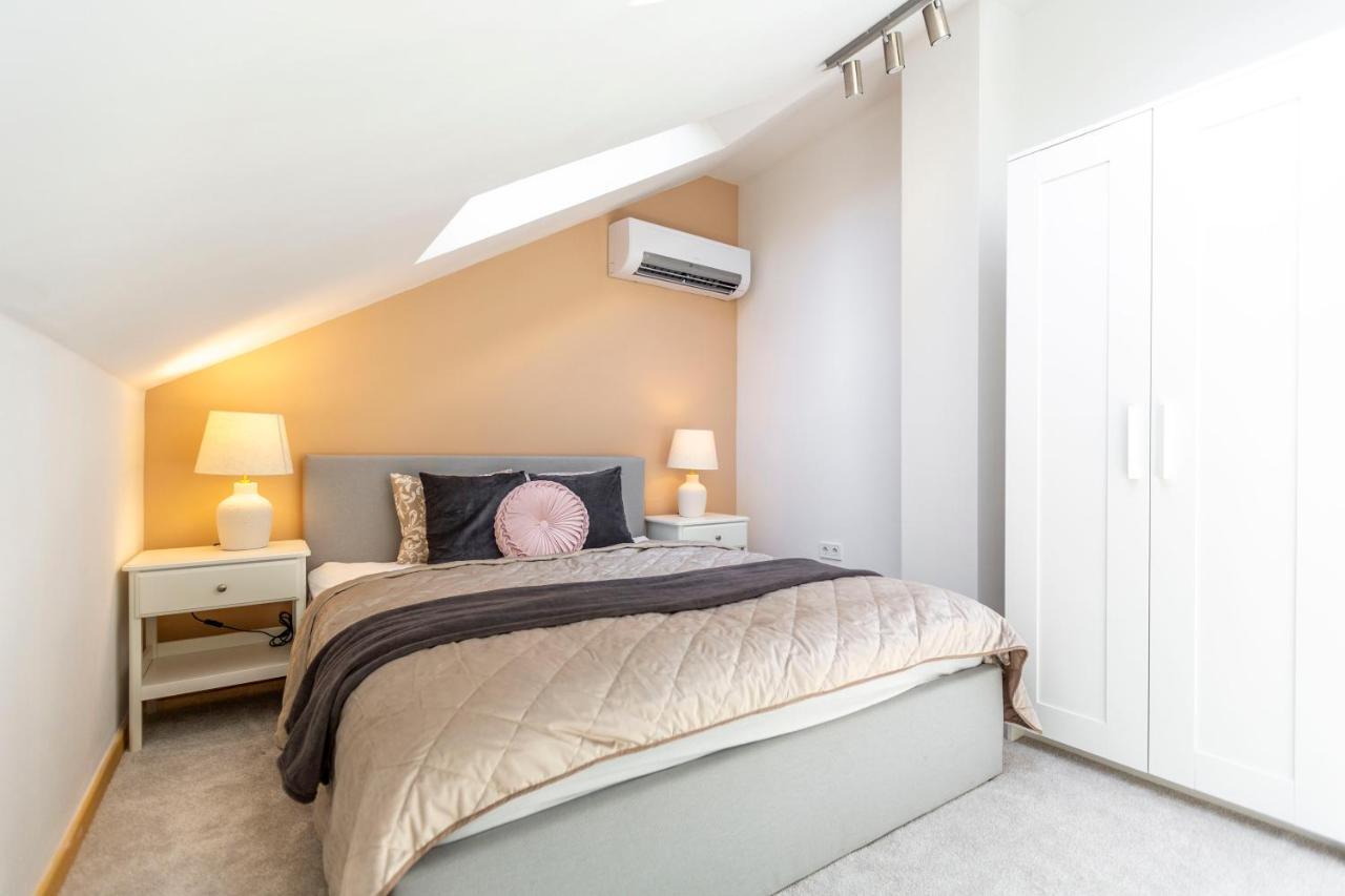 Unique Central 3 Floor Home With 4Bdrm, 3Bthrm Budapest Bagian luar foto