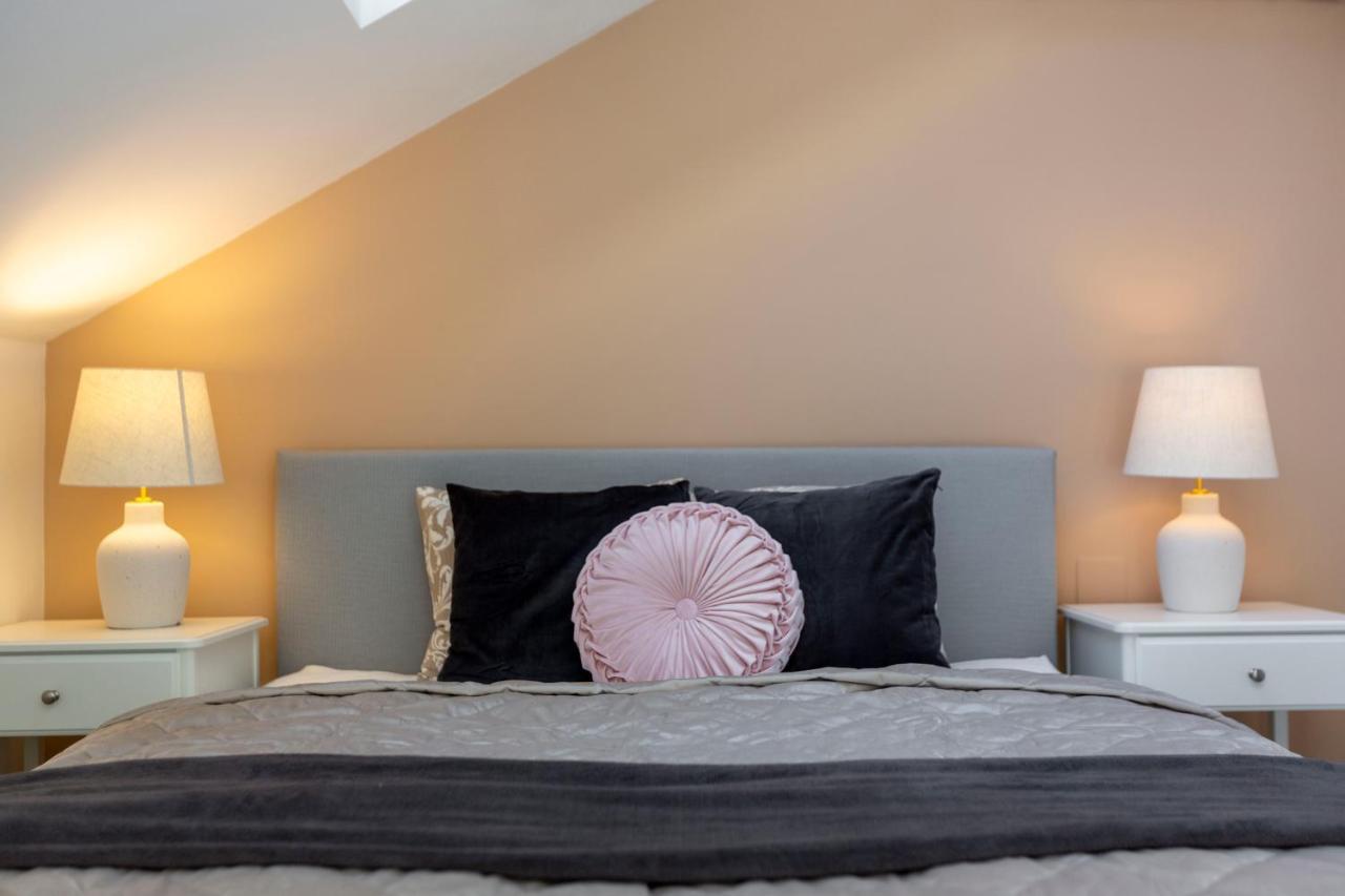 Unique Central 3 Floor Home With 4Bdrm, 3Bthrm Budapest Bagian luar foto