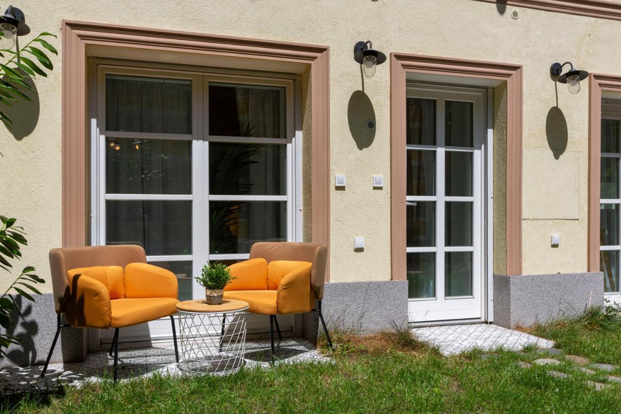 Unique Central 3 Floor Home With 4Bdrm, 3Bthrm Budapest Bagian luar foto