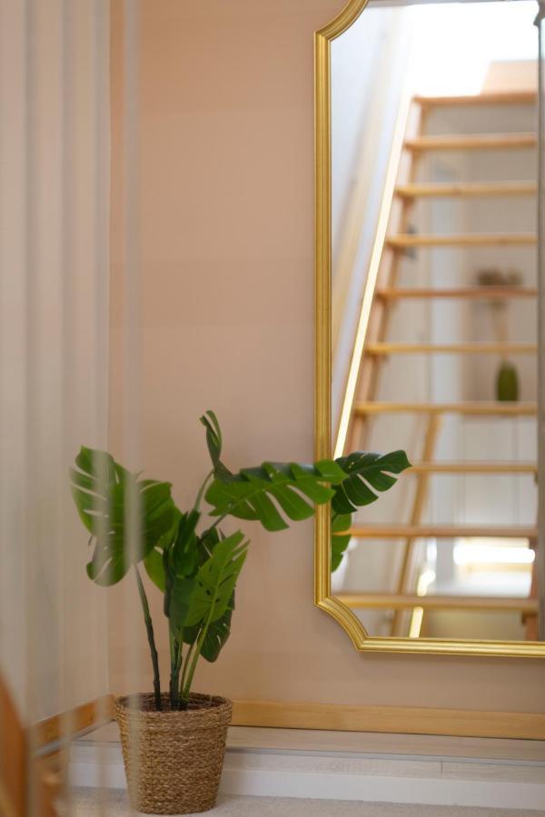 Unique Central 3 Floor Home With 4Bdrm, 3Bthrm Budapest Bagian luar foto