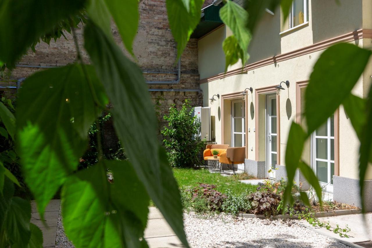 Unique Central 3 Floor Home With 4Bdrm, 3Bthrm Budapest Bagian luar foto