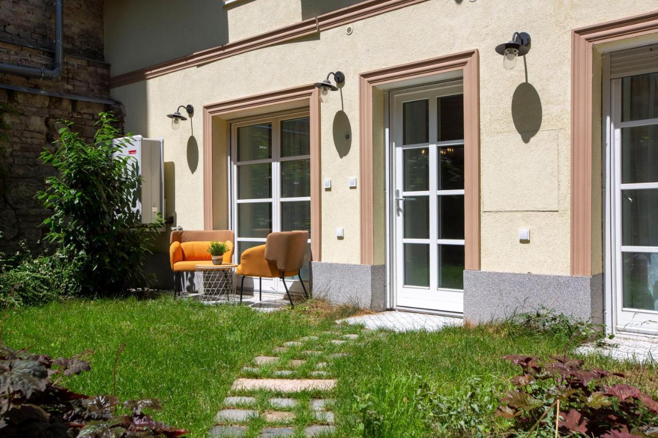 Unique Central 3 Floor Home With 4Bdrm, 3Bthrm Budapest Bagian luar foto